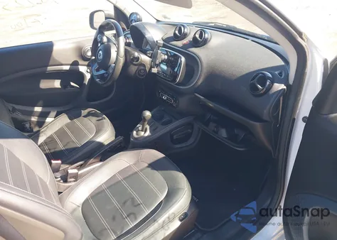 2016 Smart Fortwo Prime z USA, uszkodzony, nr VIN WMEFJ5DA2GK054813